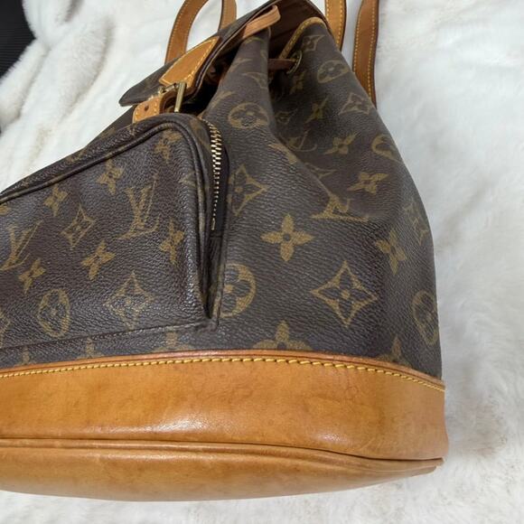 Louis Vuitton Montsouris MM Backpack in Monogram canvas - Picture 4 of 10